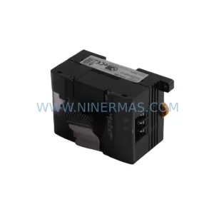 OMRON CP1W-8ER Output Module detail view 4